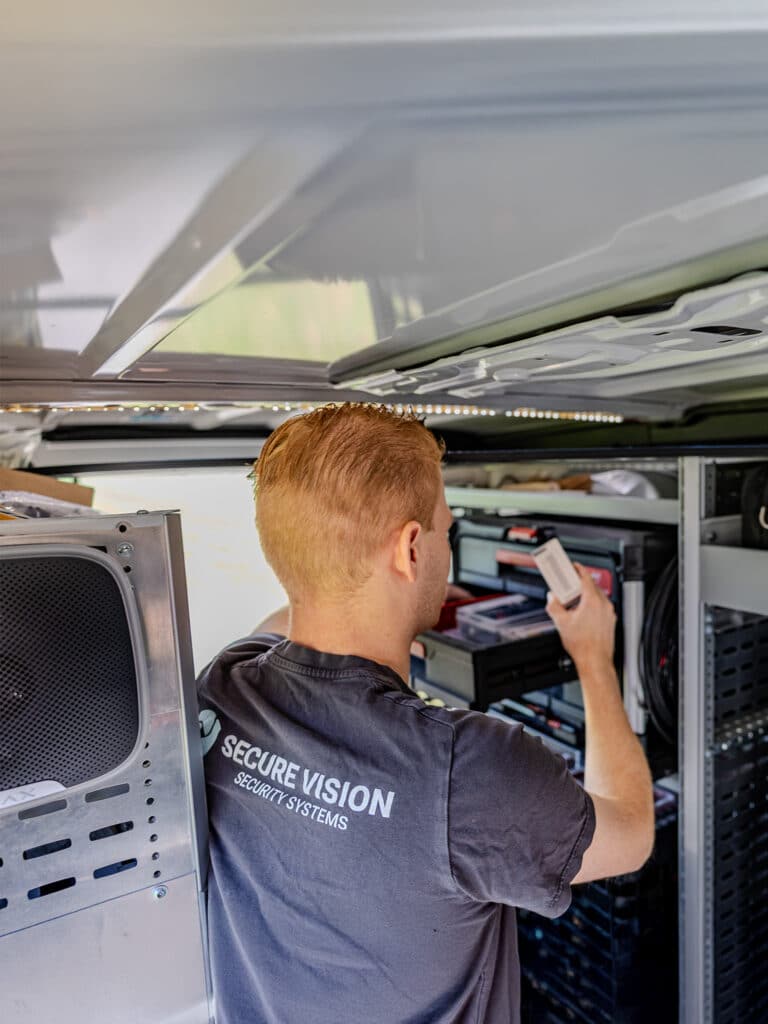 Secure Vision monteur aan het werk